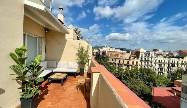 Atico 2B in Eixample. Top locations - views Sagrada Familia, Tibidabo, Montjuic