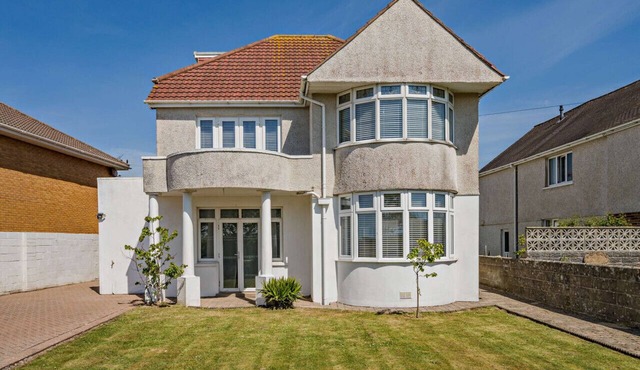 Avalon - Four Bedroom House, Sleeps 8