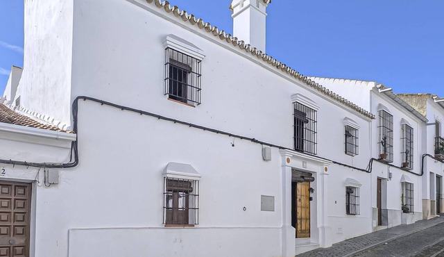 Awesome home in Castilblanco de los Ar
