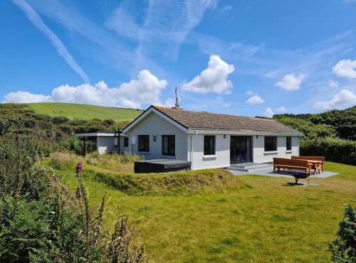 Beachfront bungalow by the sea, Nolton Haven, Pembrokeshire