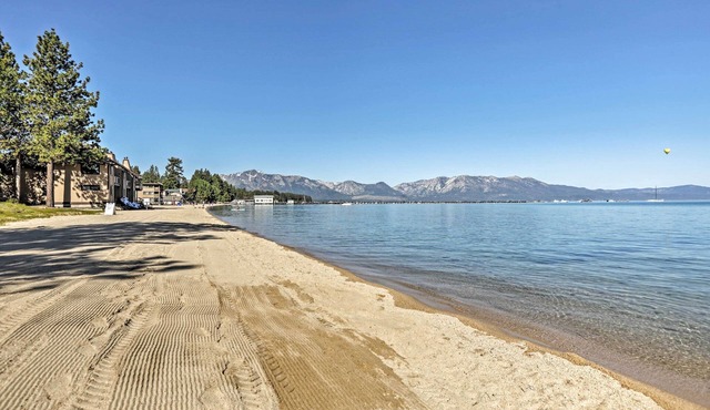 Beachfront Community Townhome: 1 Mi to Ski