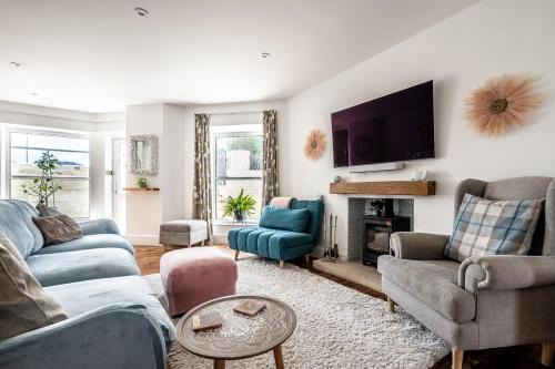 Beachfront escape with garden by Exmouth sands