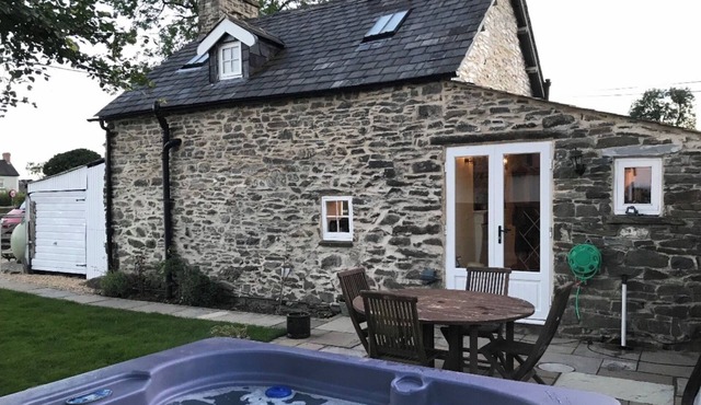 Beautiful detached Welsh country cottage