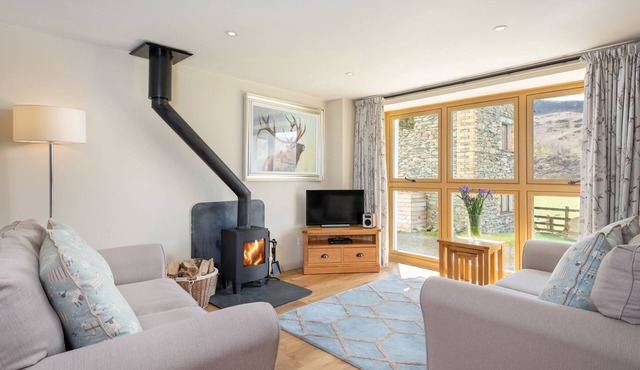 Beautiful, eco friendly cottage in a stunning rural valley - sleeps 4 guests in 2 bedrooms