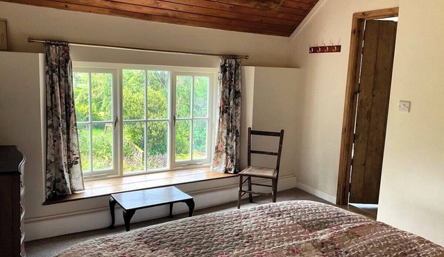 Beautiful, fully restored Welsh farm cottage in the wonderful Pembrokeshire countryside.