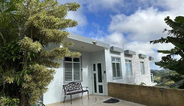 Beautiful & Relaxing Cottage House-2br/1.5 bath- with great mountain views.
