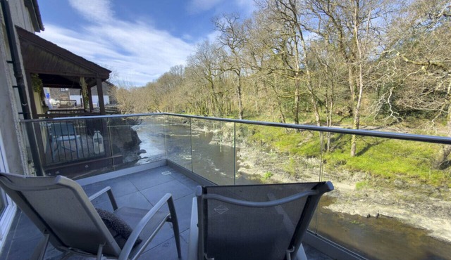 Beautiful River view with Sauna