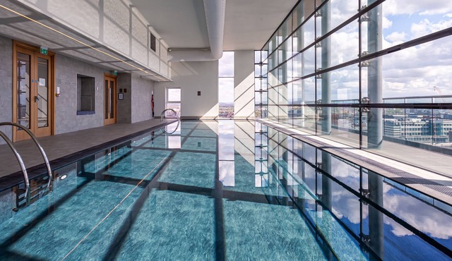 Beautiful Two Bed apartment In Skyline with View