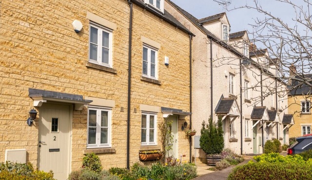 Beautiful Two Bedroom Home Near Cirencester