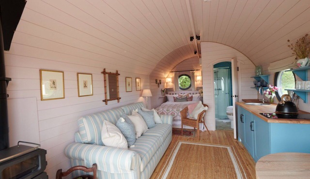 Beautiful villa for 4 guests with hot tub, terrace and pets allowed
