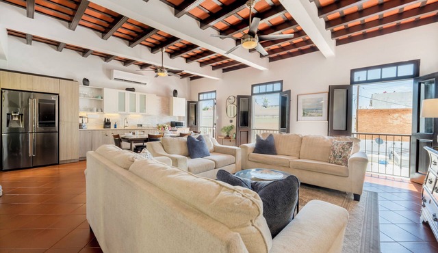 Big Penthouse 3BR: Walk Everywhere 3 Balconies King Beds Private Patio