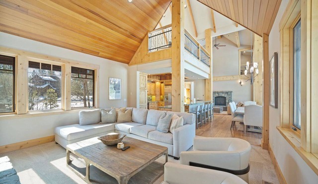 Blissful at Schaffer's Mill by Tahoe Getaways - Pet Friendly, Luxury 5BR w Hot Tub & Golf Views