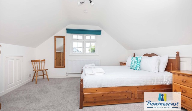 Bournecoast: Five bedroom family chalet bungalow with garden - Mudeford - HB9600