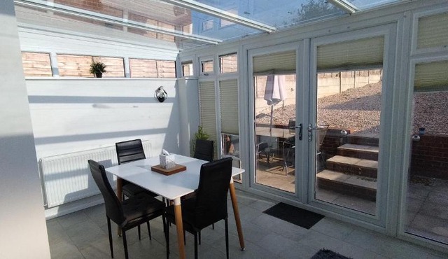 Brackenfield House in Great Barr, Birmingham near Alexander Stadium and near the M6, with free WiFi, free parking and easy access to Walsall, West Bromwich, Aston Villa Football Ground, Star City and Birmingham City Centre