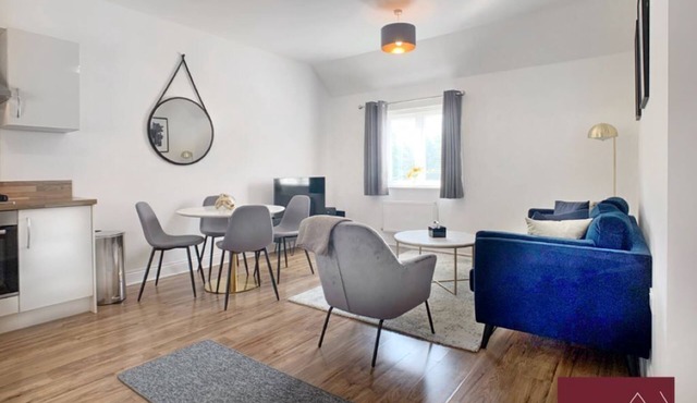 Bracknell - Maisonette, Parking, 2Bed