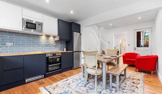 Brand New Modern 2 Bedroom House in Barnet, London