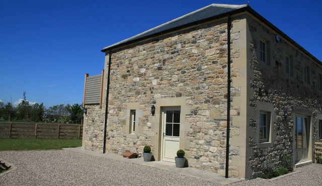 BREAKERS, pet friendly, character holiday cottage in Bamburgh