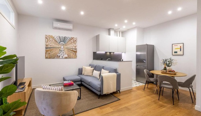 Bright 2-Bed Apartment in Las Letras Madrid