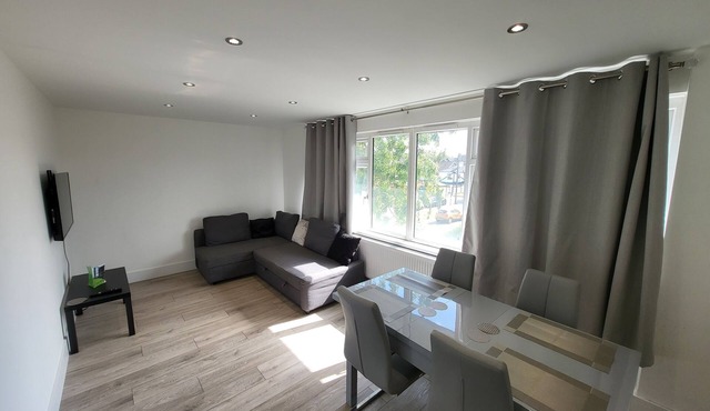 Bright Modern 3 Bedroom Apartment