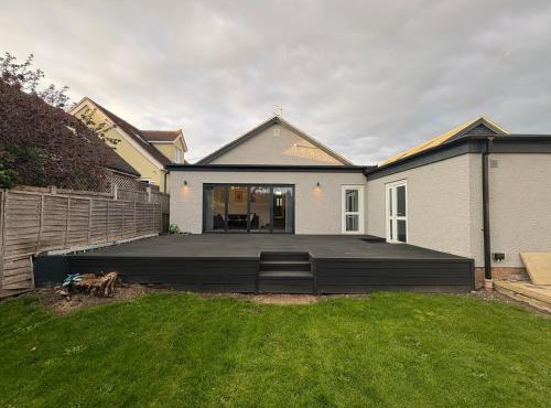 Bright Modern Home with Garden with Free Parking