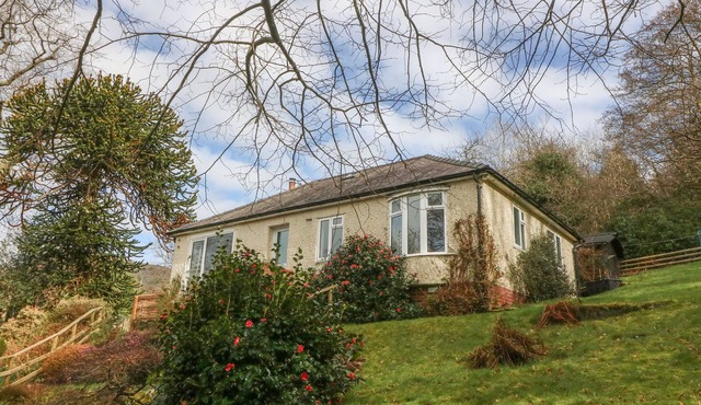 BRON ABER, pet friendly, with open fire in Arthog