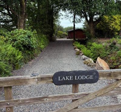 Brynmeini Lake Lodge