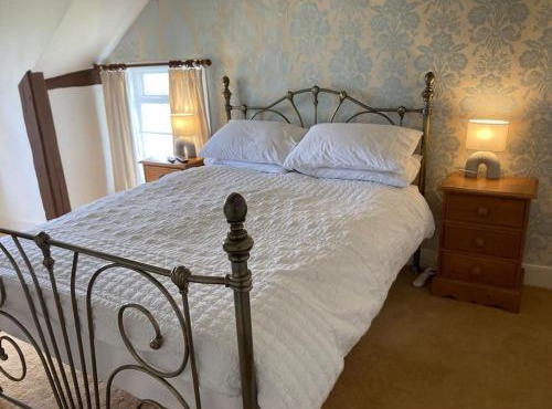 Bryntirion Farmhouse Rooms (with bathroom)