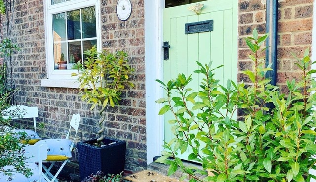 Bumblebee Cottage - a 19th Century Cottage in Area of Outstanding Natural Beauty