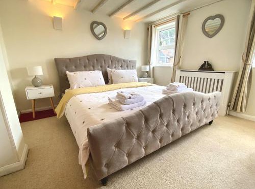 Bumblebee Cottage - Cosy Cottage in Area of Outstanding Natural Beauty