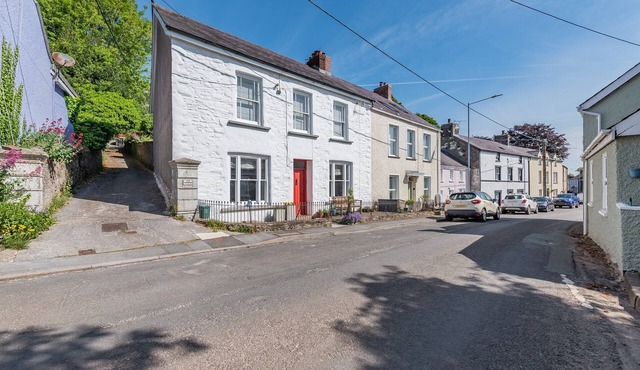 Bwthyn y Bardd - Three Bedroom House, Sleeps 6