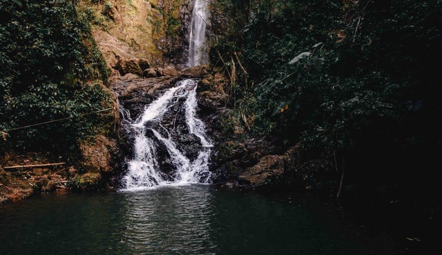 Cabaña Acogedora y Romántica con Vista a las Montañas a Pasos del Río y Cascada