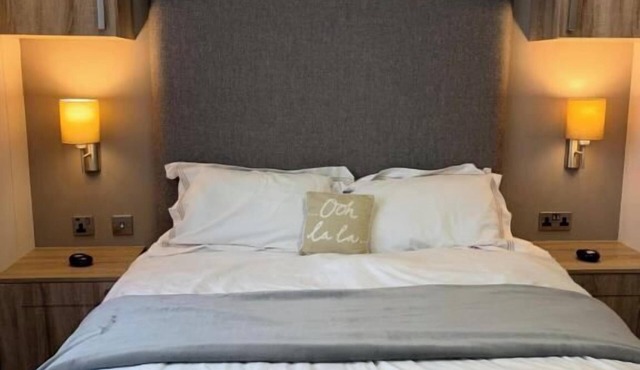 Cabin sleeps 4 with Beach Access & Parking