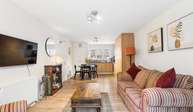 Canalside Hideaway in Berkhamsted - Pass the Keys
