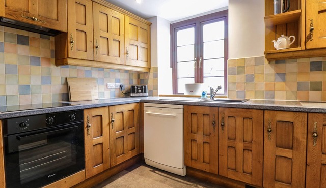 CAPEL SOAR, character holiday cottage, with open fire in Dolgellau
