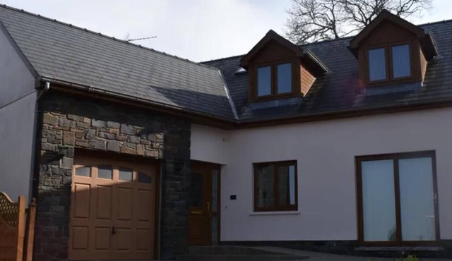 Captivating 4-Bed House in west Wales