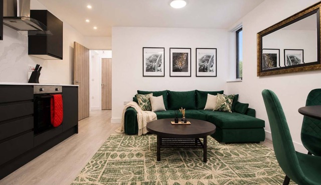 Cardiff Bloc | Skyline Duplex for Groups | Sleep 8
