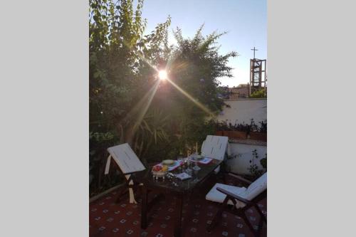 Casa en GRANADA con hermoso jardín, parking calle