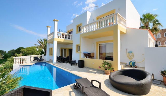 Casa Limonada for 6 people - with sea views near the beach.