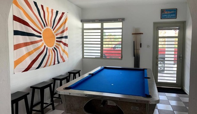 Casa Ramé- Retro-Chic Apt with Pool Table and Panoramic View