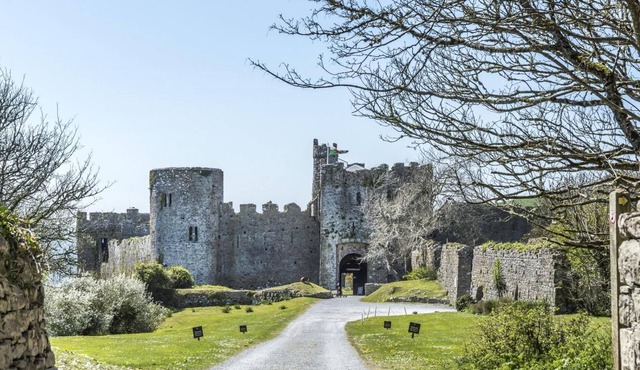 Castle House - Manorbier Castle - 5 Bedroom Castle House - Manorbier