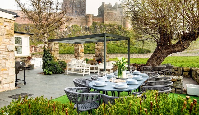 Castle View - sleeps 16 guests in 8 bedrooms