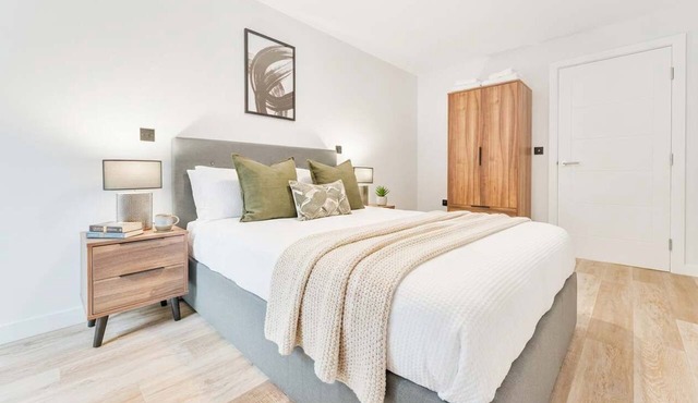 Central 1BR Birmingham Apt with Balcony