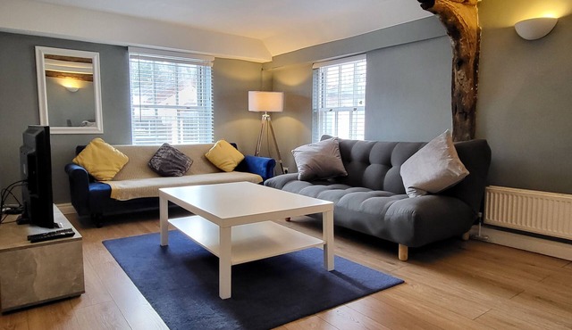 Central Colchester - Just 3 minutes walk to Colchester Castle and High Street!