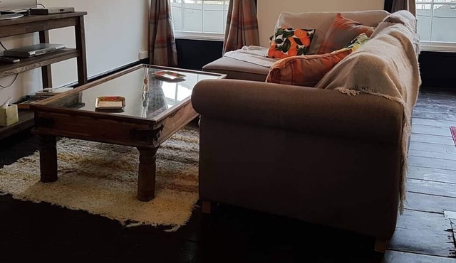 Central holiday let for up to 6 guests in the beautiful Welsh countryside.