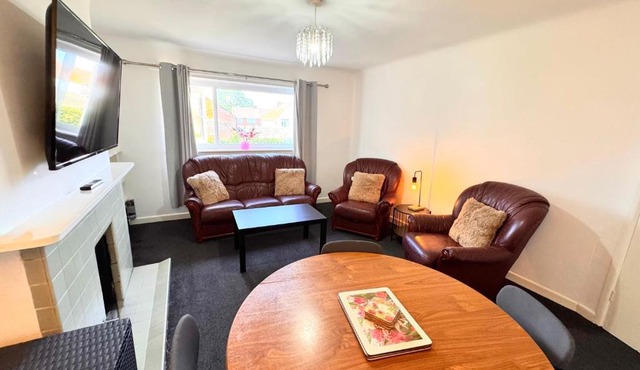 Central Modern Flat in Southampton, Sleeps 5, Free Off-Road Parking, Close to Hospital, Cruise terminal and Centre, Great for contractors, friends & families
