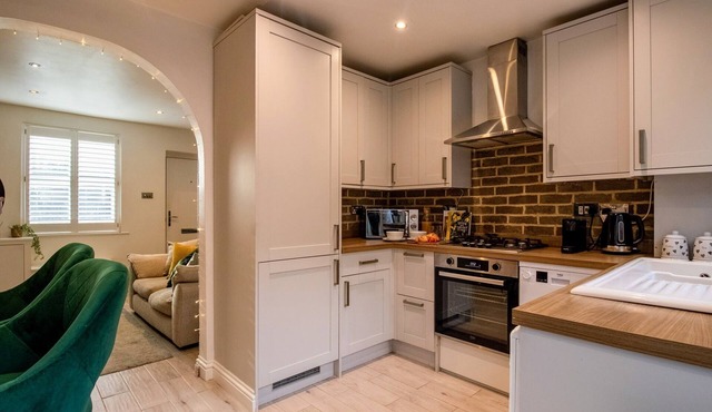 Central St Albans Cottage Stay