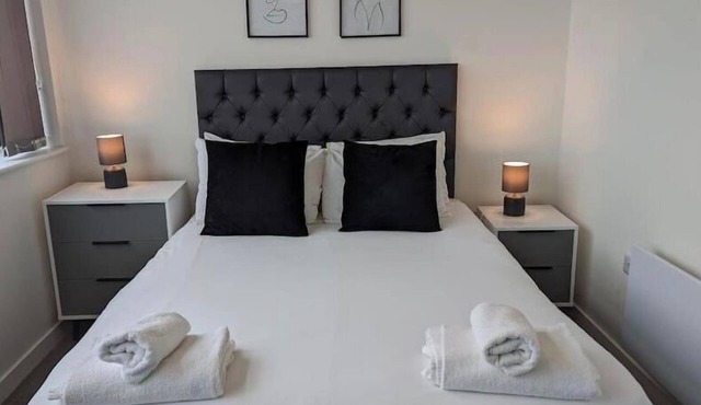 Central Trafford Apartment Free Parking