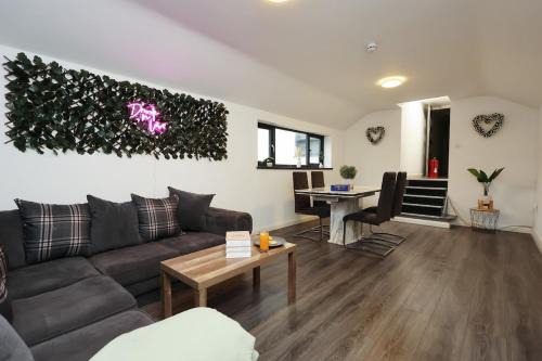 CentralHub2 1BD Studio- Contractor & Travelers