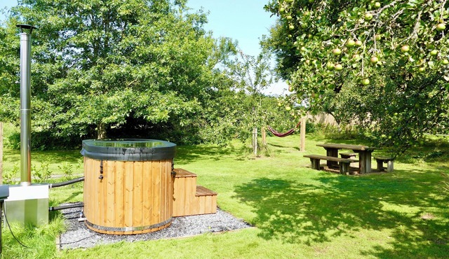 Character cottage with hot tub set in the stunning Llandeilo countryside.