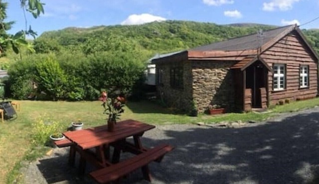 Character old cottage in gorgeous Snowdonia location